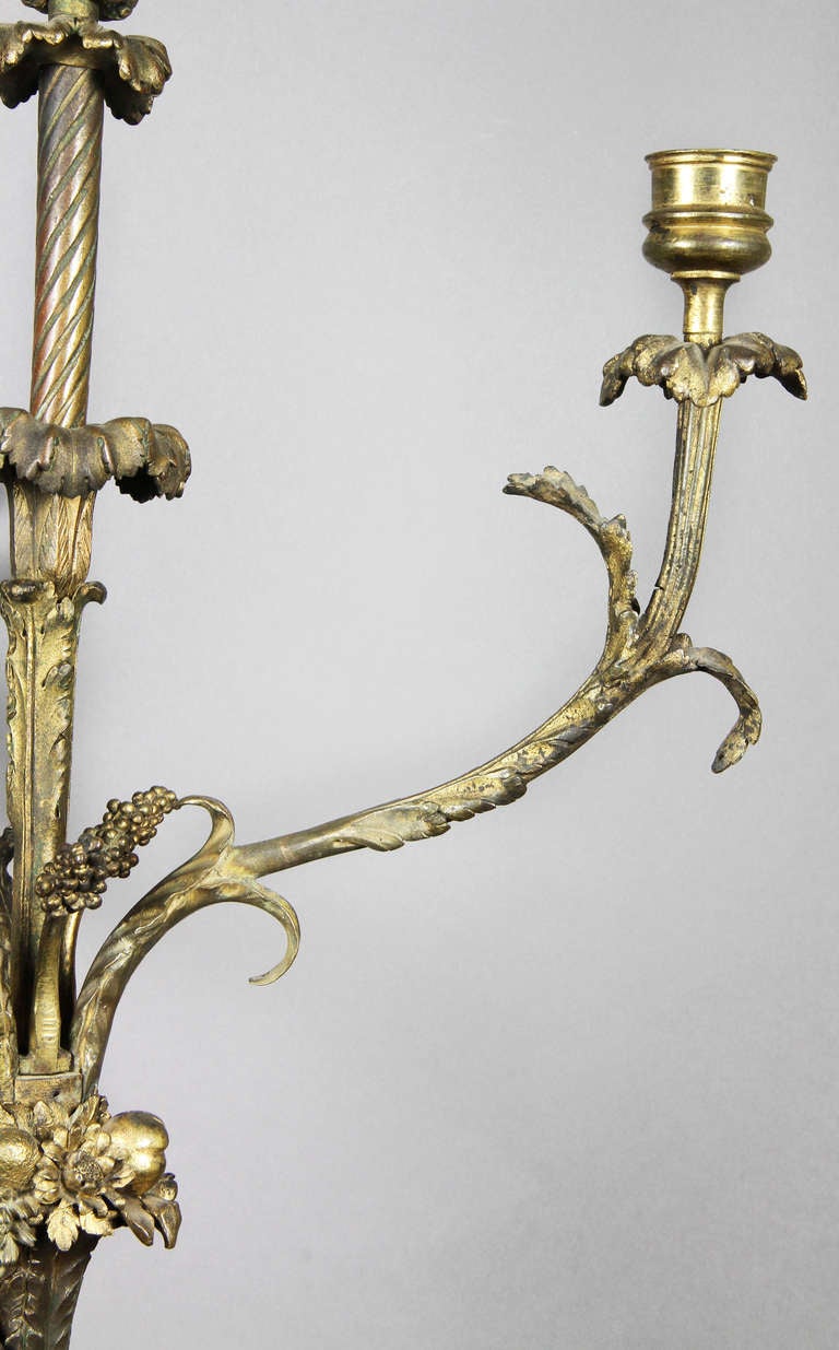 Fino al XVIII secolo Coppia di candelabri Luigi XVI in bronzo e ormolu in vendita