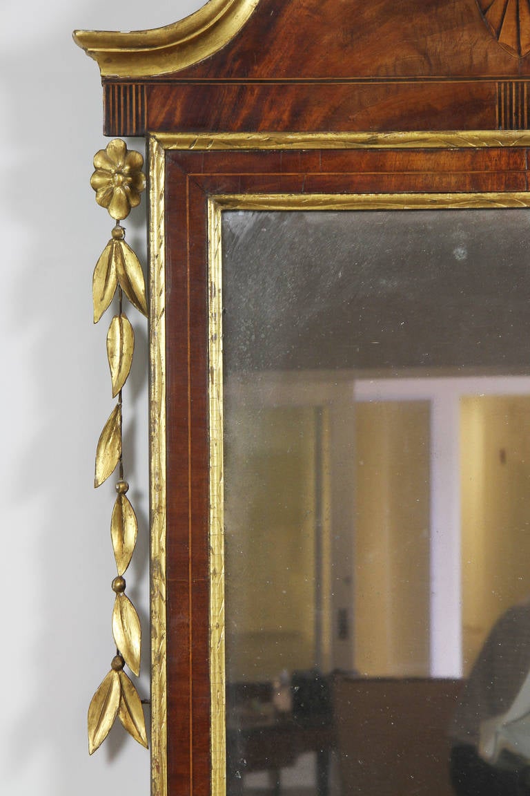 New York Federal Giltwood And Mahogany Giltwood Mirror In Good Condition In Essex, MA