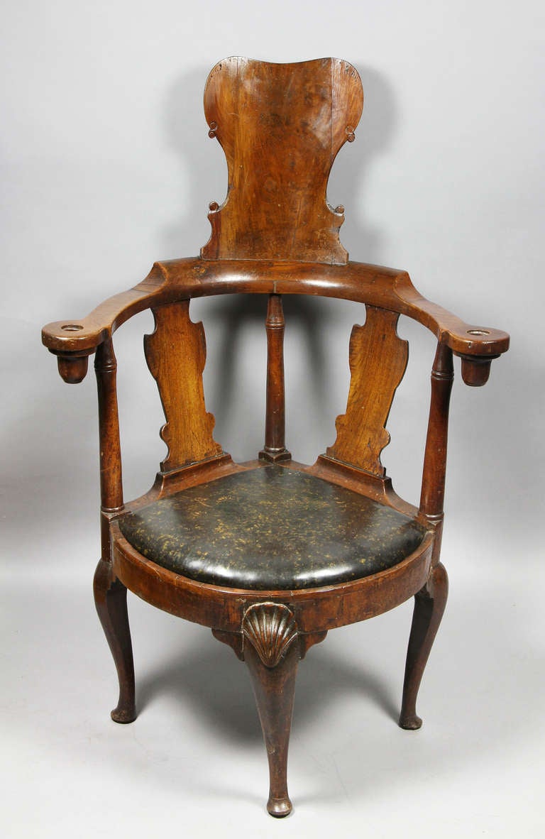 Unusual Queen Anne Walnut Reading Chair In Good Condition In Essex, MA