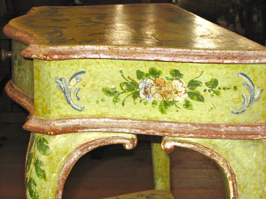 Venitian Rococo Style Painted Side Table In Excellent Condition In Essex, MA