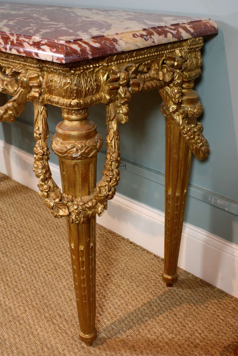 Konsolentisch aus vergoldetem Holz im Louis-XVI.-Stil mit Girlanden (Französisch) im Angebot