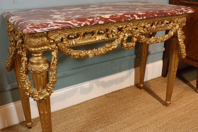 Konsolentisch aus vergoldetem Holz im Louis-XVI.-Stil mit Girlanden im Angebot 2