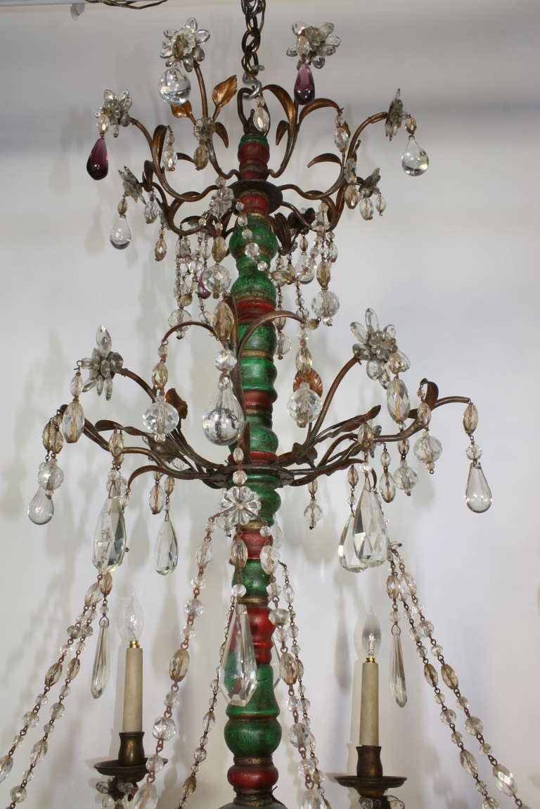 Lustre italien en cristal et verre avec colonne en bois tourné Bon état - En vente à Pembroke, MA