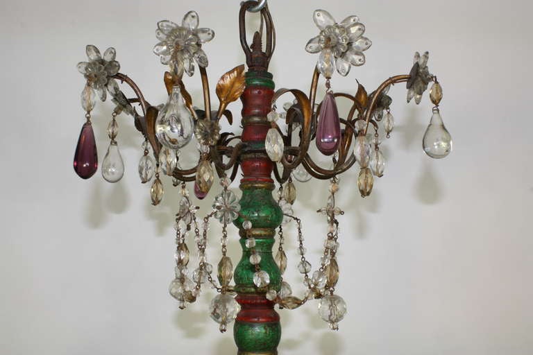 Lustre italien en cristal et verre avec colonne en bois tourné en vente 1