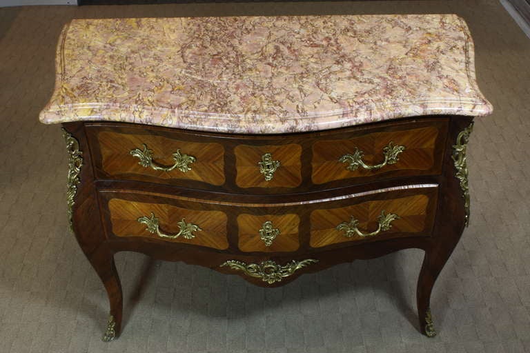 Francese Commode francese in stile Luigi XV in vendita