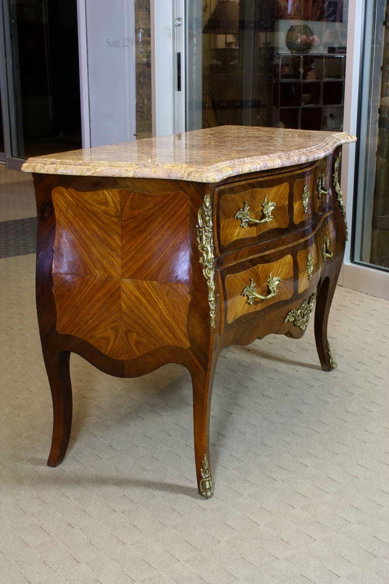 Commode francese in stile Luigi XV In condizioni buone in vendita a Pembroke, MA