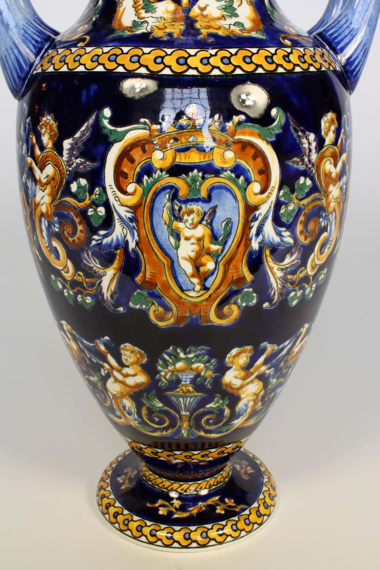 Paire de vases de style italianisant en faïence française par Gien 2