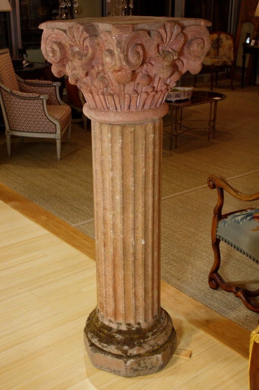 Baroque Paire de grandes colonnes françaises en pierre sculptée en vente