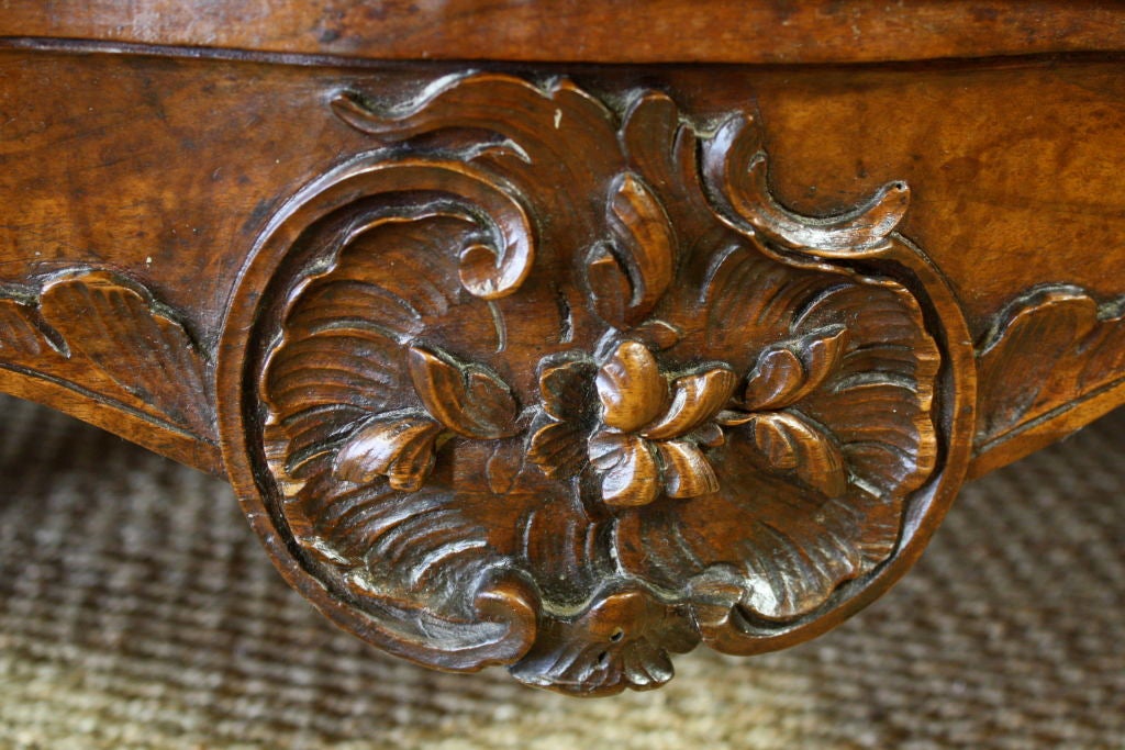Commode francese d'epoca Luigi XIV In condizioni buone in vendita a Pembroke, MA