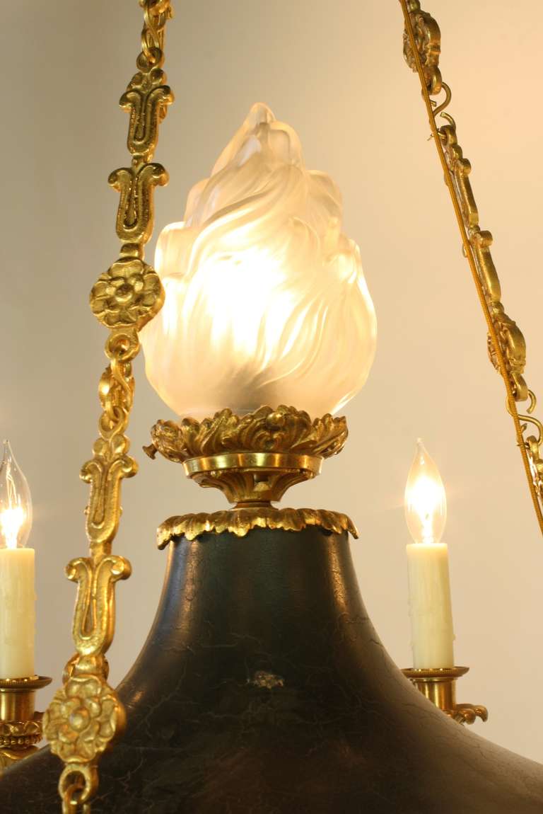 Lampadario in stile impero francese con fiamma in vetro smerigliato in vendita 1