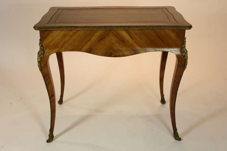 Schreibtisch für Damen im Louis-XV-Stil (Französisch) im Angebot
