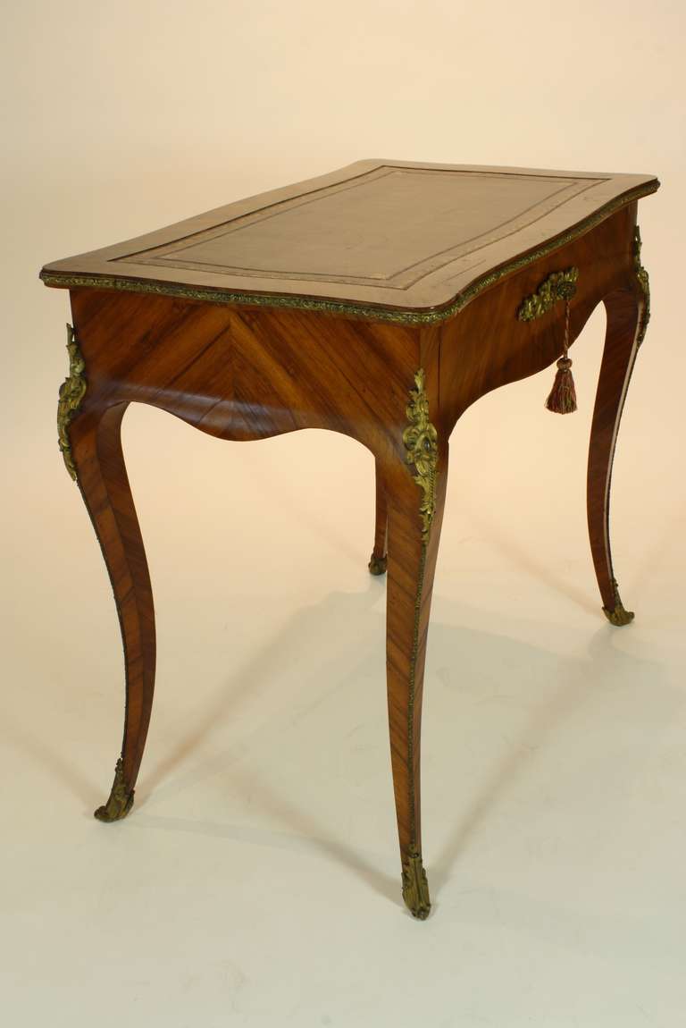 Schreibtisch für Damen im Louis-XV-Stil (Louis XV.) im Angebot