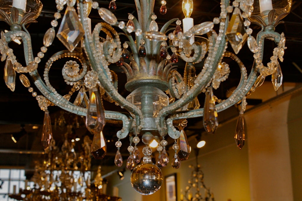 Ferro battuto Coppia di lampadari a palmetta con perline, Attr. Maison Bagues in vendita