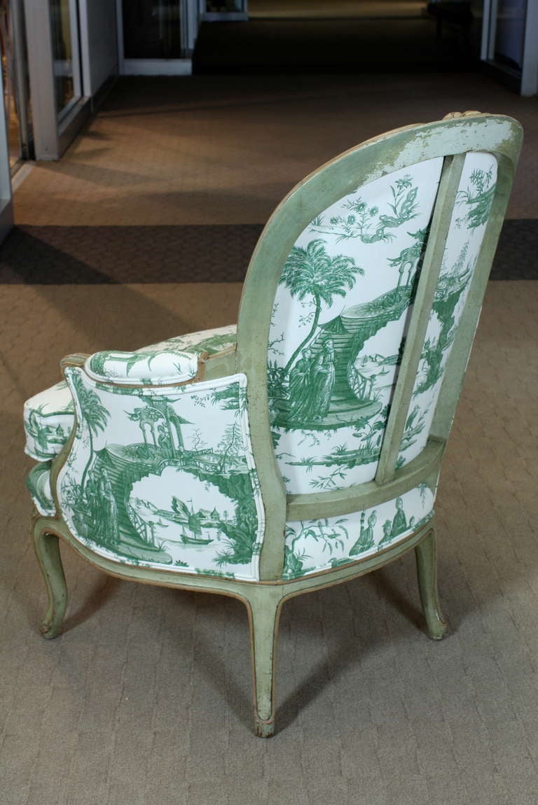 Bergère aus der Zeit Ludwigs XV. in der Chinoiserie Toile (Tischlerei) im Angebot