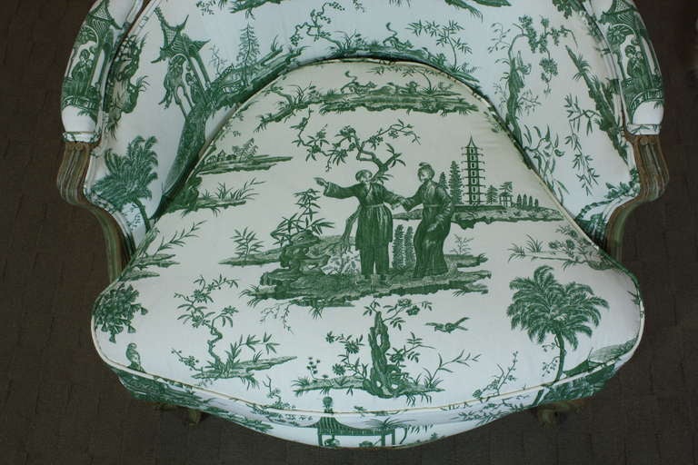 Bergère aus der Zeit Ludwigs XV. in der Chinoiserie Toile im Angebot 2