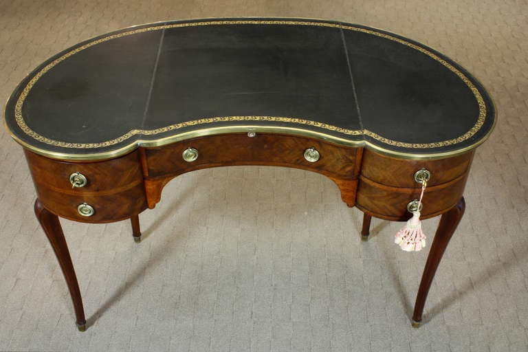 Rare French Kidney Desk Stamped Gustave Keller In Good Condition In Pembroke, MA