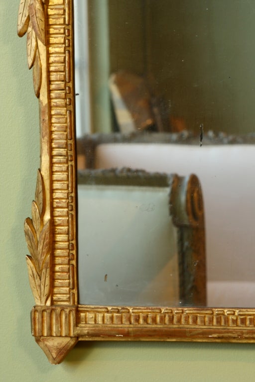 XVIIIe siècle Miroir d'époque Louis XVI en bois doré avec Marie-Antoinette en vente