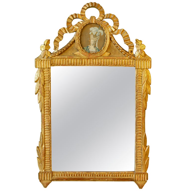 Miroir d'époque Louis XVI en bois doré avec Marie-Antoinette en vente