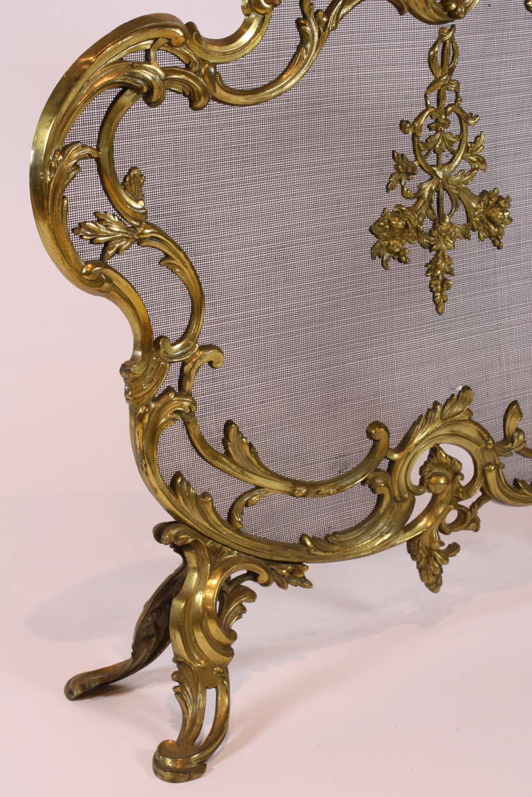 Pare-étincelles en bronze doré de style Louis XV 1