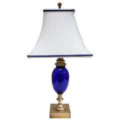 Kobaltblaue Glas Baccarat-Lampe mit Ormolu-Beschlägen & Handgenähter Lampenschirm
