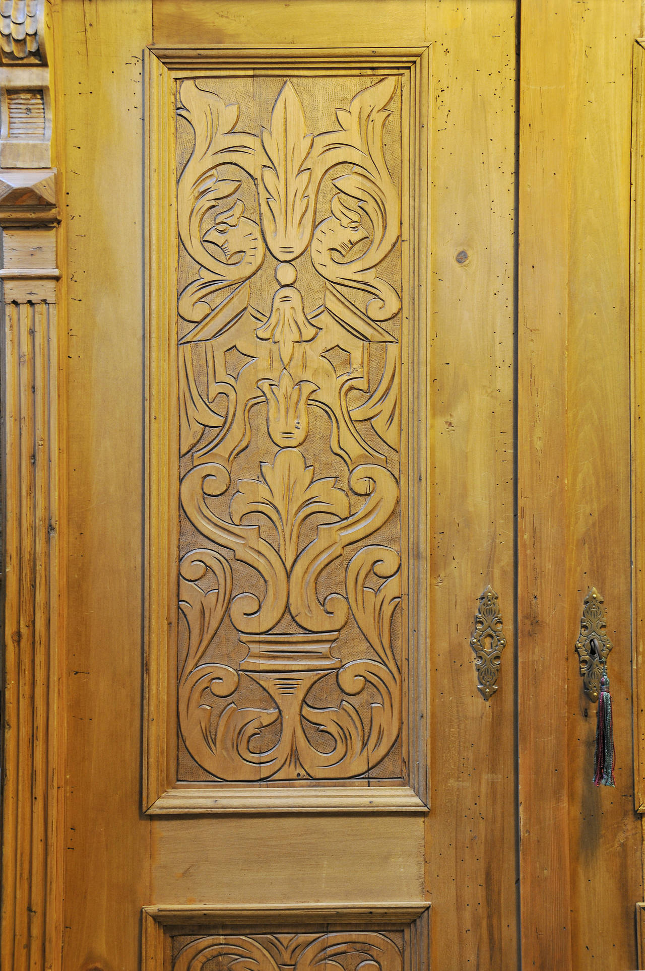 With two fully carved doors over a single draw with fluted columns and a three shelf interior.