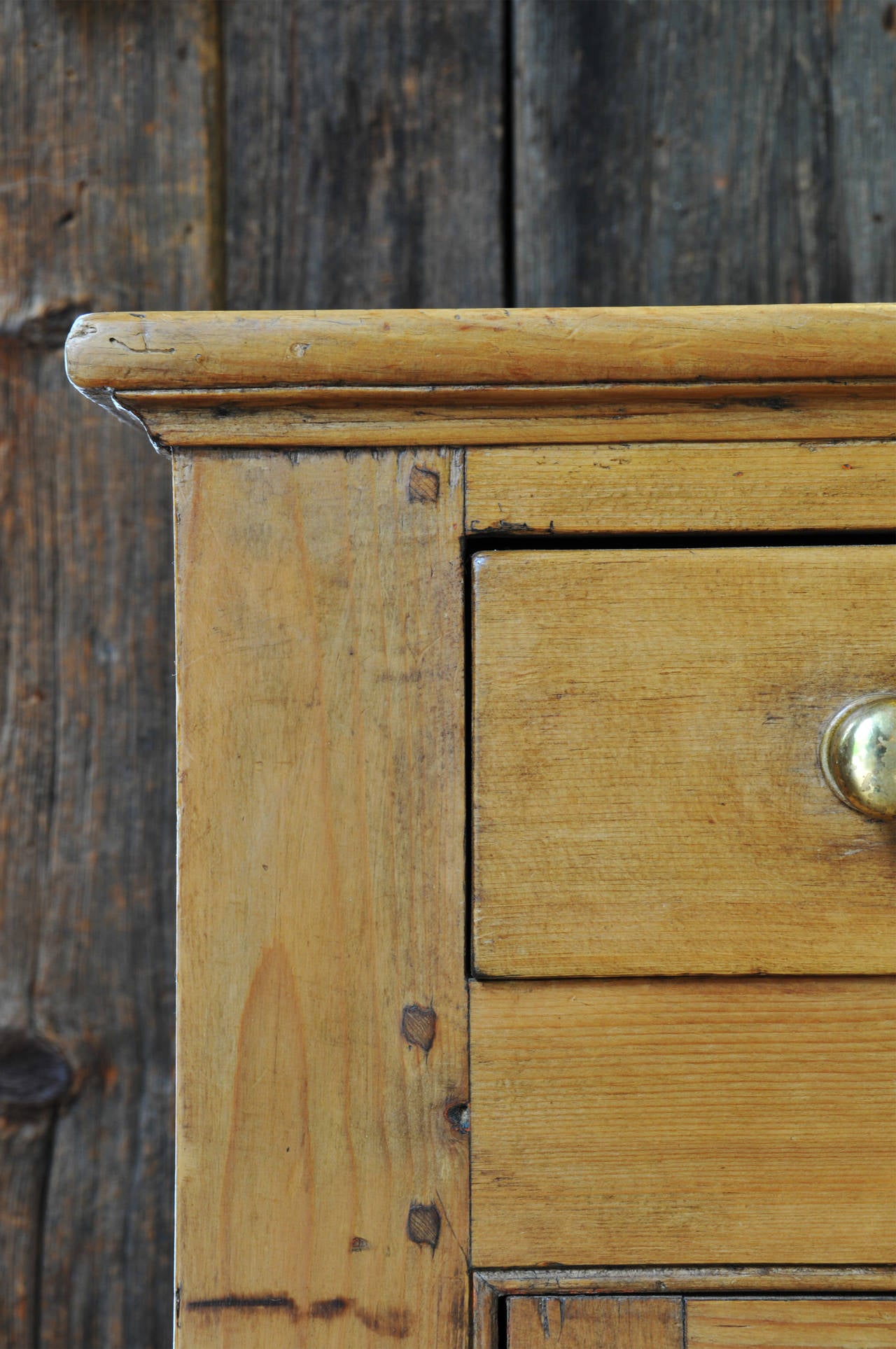 With 3 working drawers and 3 faux drawers