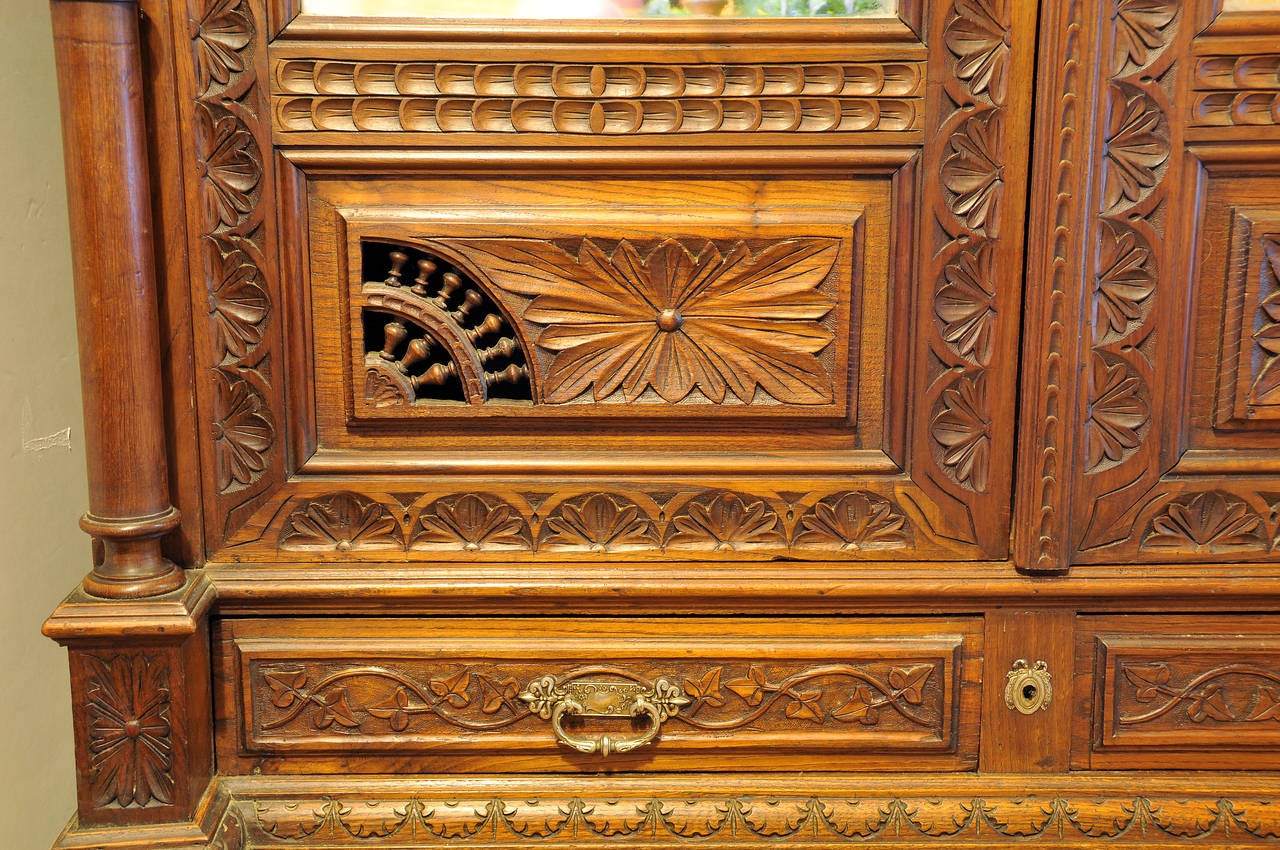 French Carved Oak Armoire In Good Condition For Sale In Georges Mills, NH