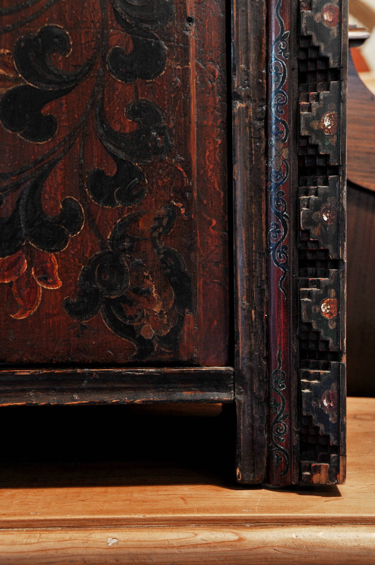 Antique Tibetan  Cabinet (Tibetisch)
