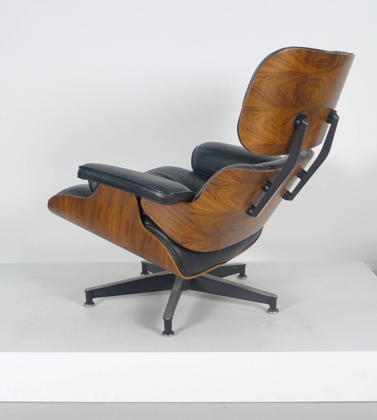 Mid-Century Modern Chair and Ottoman by Charles and Ray Eames, 670/671