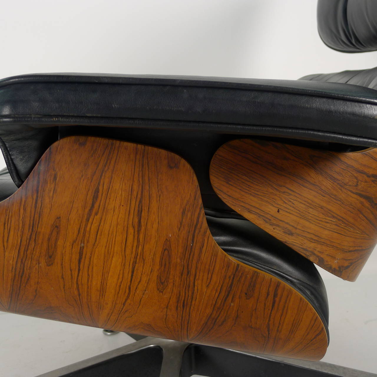 20th Century Chair and Ottoman by Charles and Ray Eames, 670/671