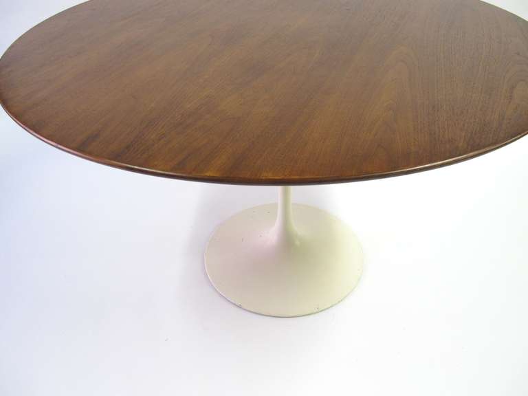 Eero Saarinen Tulip Table by Knoll Associates In Good Condition In Wargrave, Berkshire