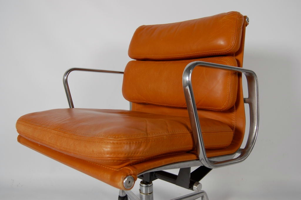 Charles and Ray Eames ; Soft Pad Desk Chair 4