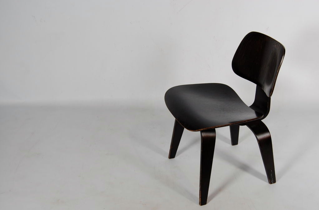 CHARLES EAMES ; ORIGINAL DCW WITH FIRST EVANS LABEL 4
