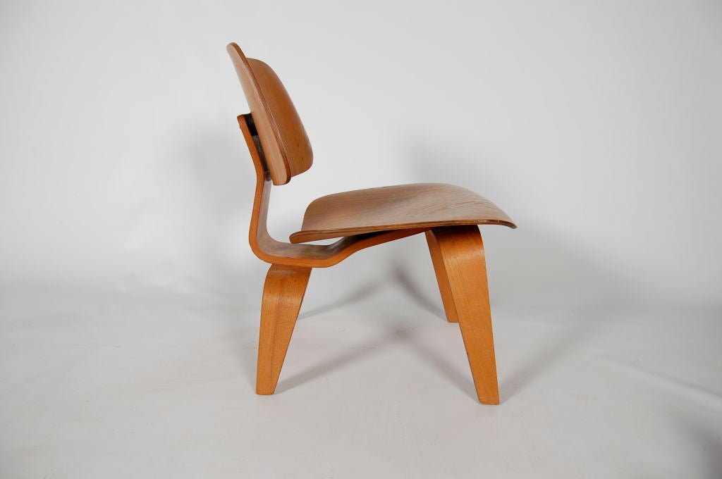 Charles Eames ; Original Vintage Lcw In Excellent Condition In Wargrave, Berkshire