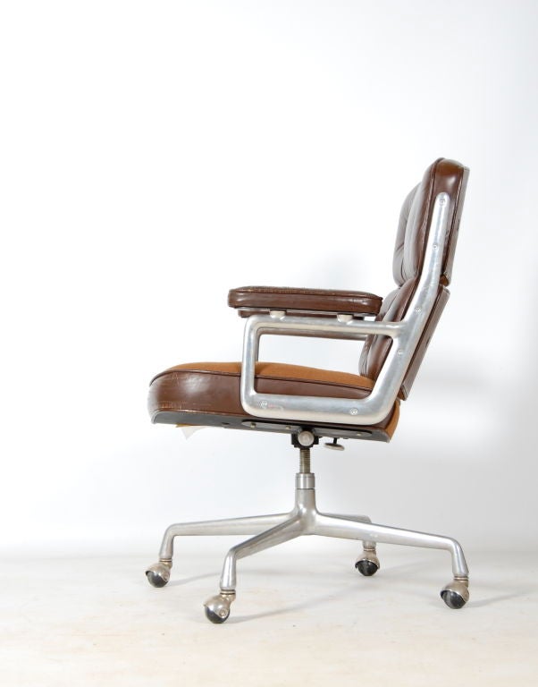 American Charles & Ray Eames ; Time Life Desk Chair