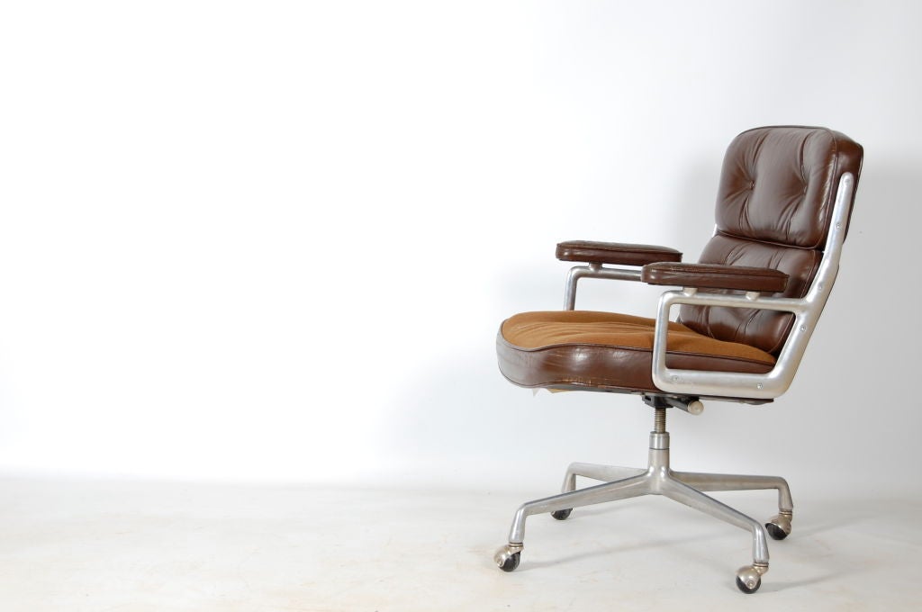 Mid-20th Century Charles & Ray Eames ; Time Life Desk Chair
