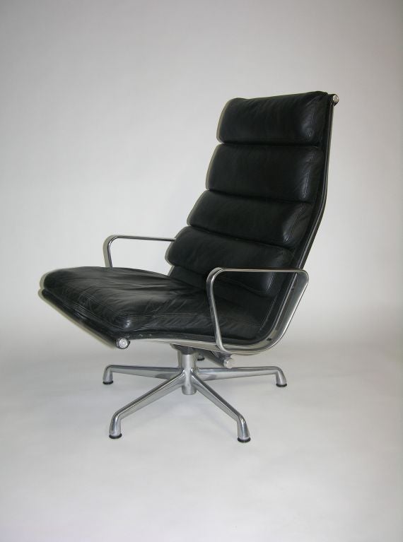 American CHARLES EAMES Soft Pad Lounge Chair