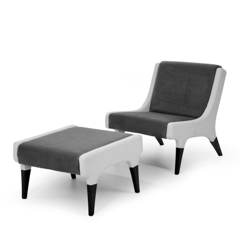 Pair of lounge chairs and ottomans by Gio Ponti In Good Condition In New York, NY