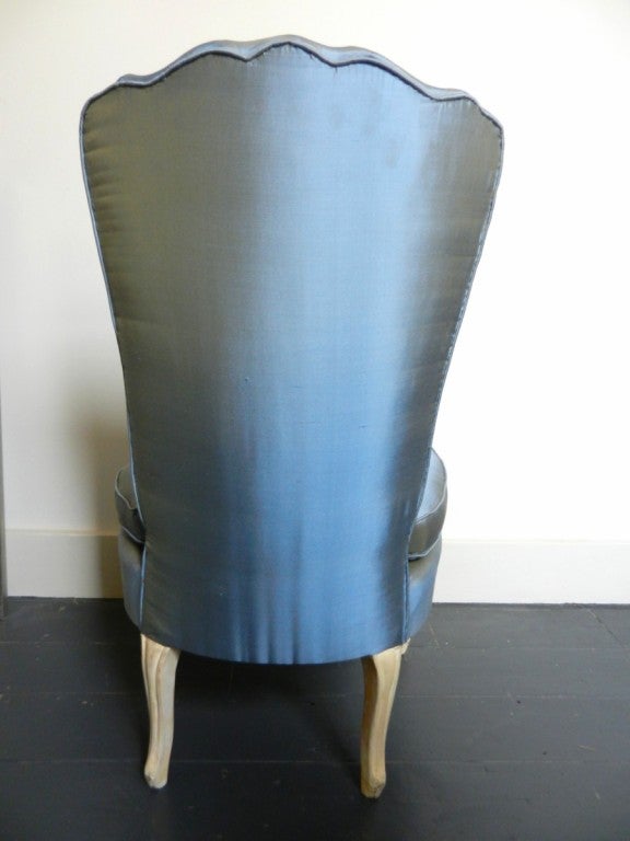 Mid-20th Century French slipper chair For Sale