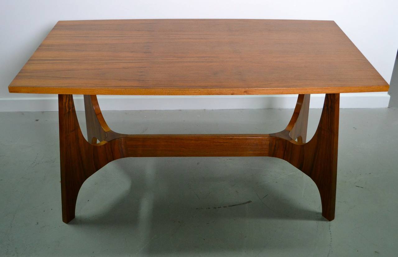 Walnut Writing Table In Good Condition In Wargrave, Berkshire