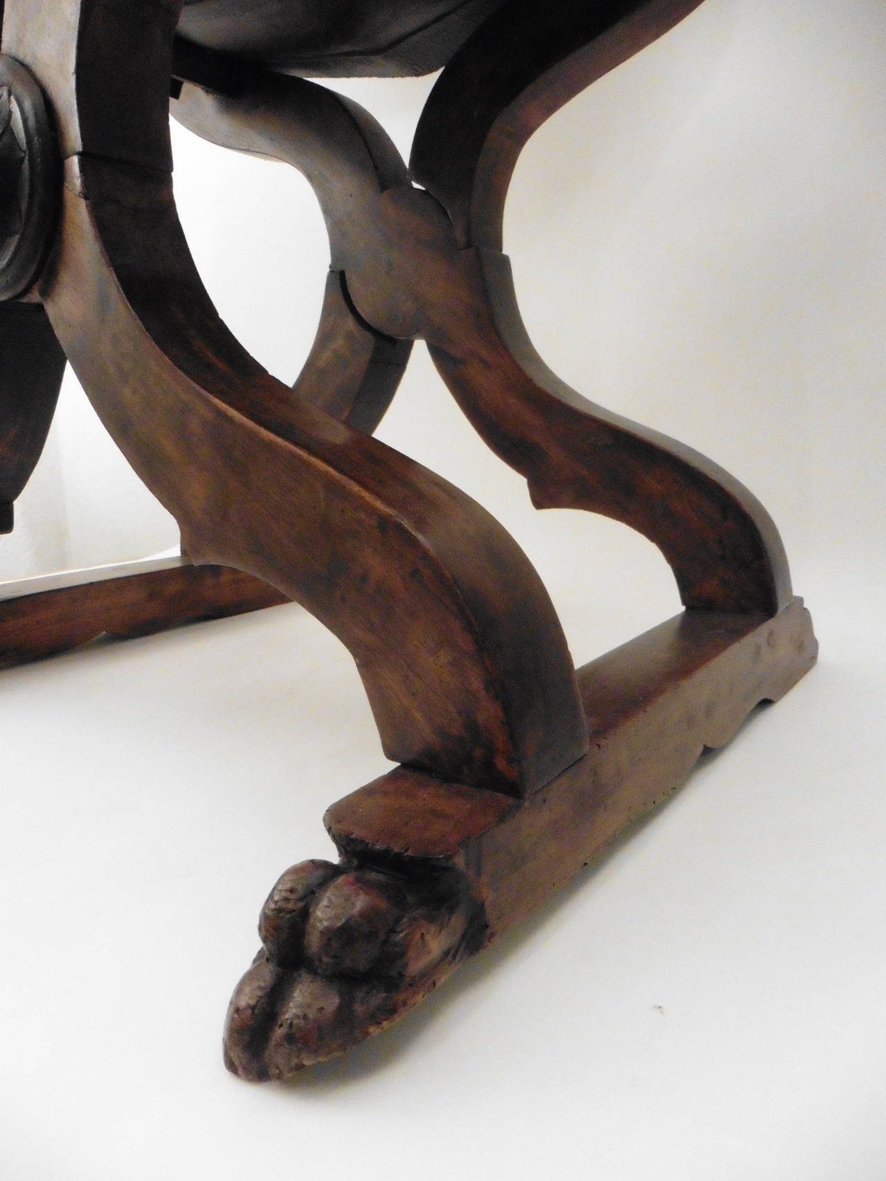 Pair of Tuscan Walnut and Leather ‘Savonarola’ Folding Hall Chairs, circa 1860 3