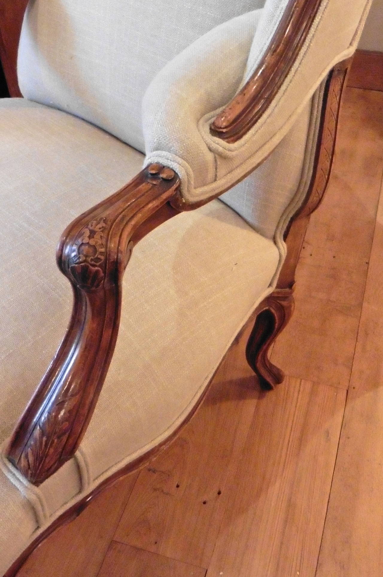 Pair of Large French Provincial Regence Style Carved Beech Wing Armchairs c.1870 In Good Condition For Sale In London, GB