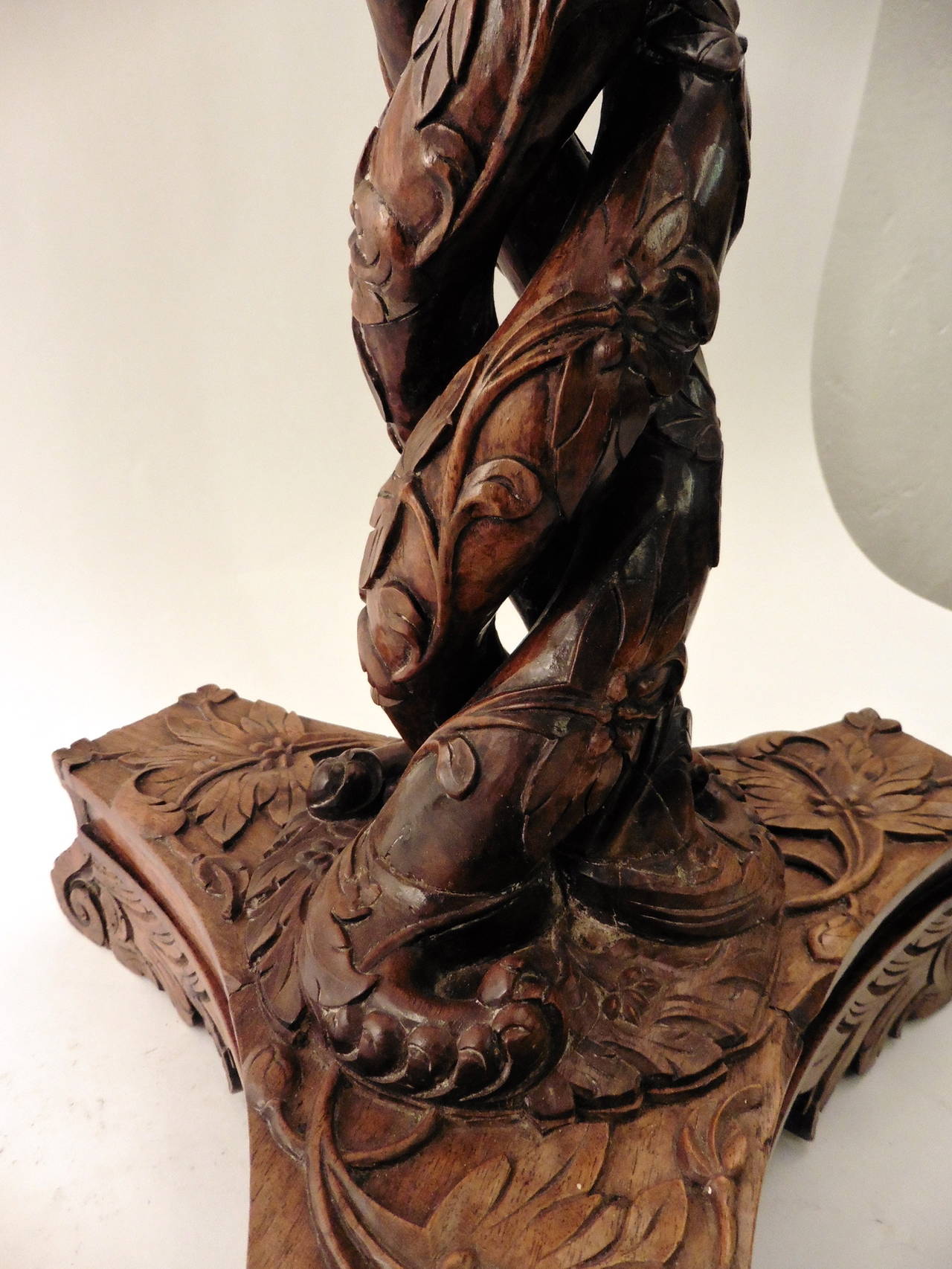 Anglo-Indian Highly Carved Rosewood Tripod Stand, circa 1860 1