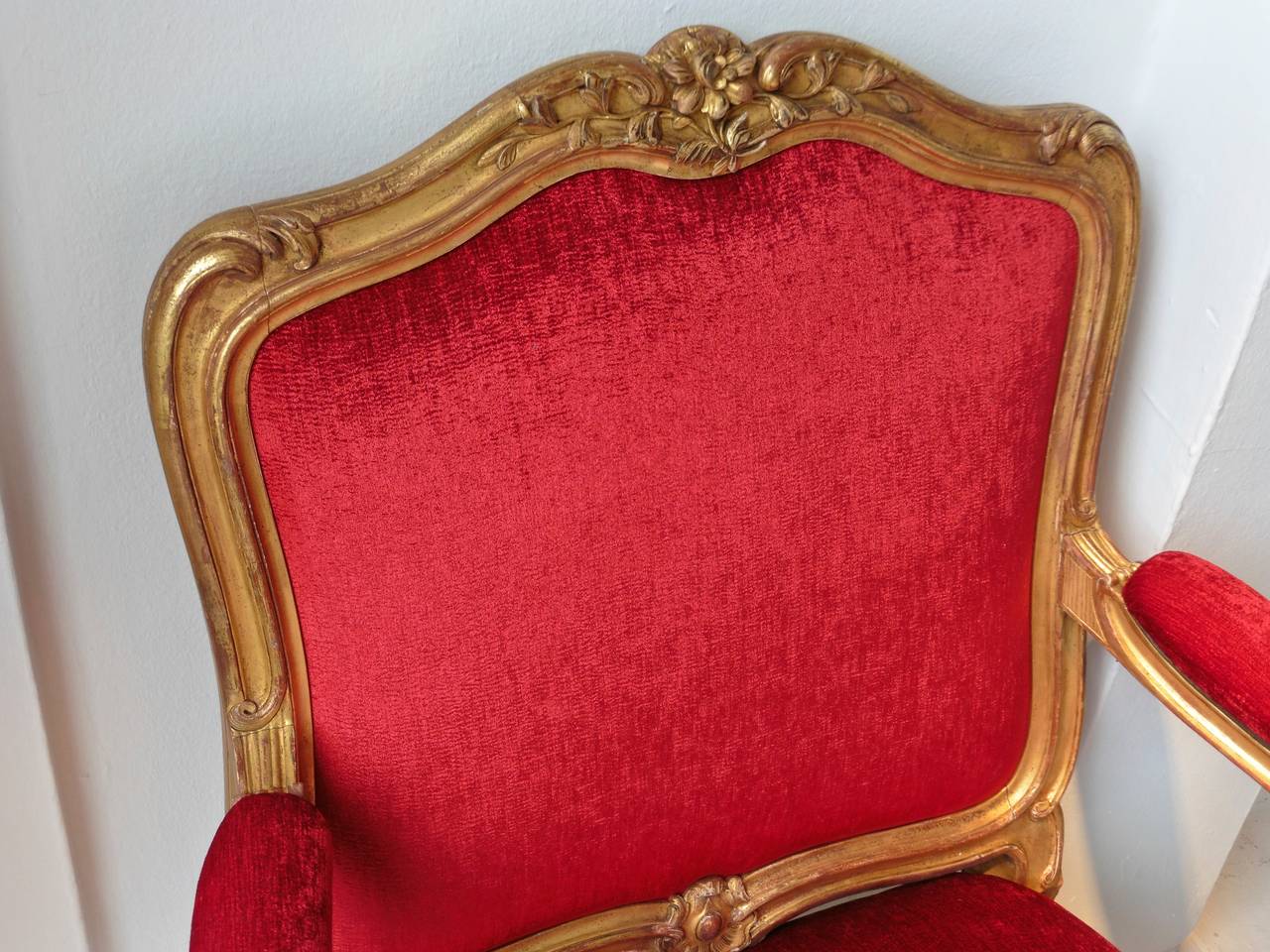 Set of Four Glamorous French Louis XV Style Carved Giltwood Armchairs In Good Condition In London, GB