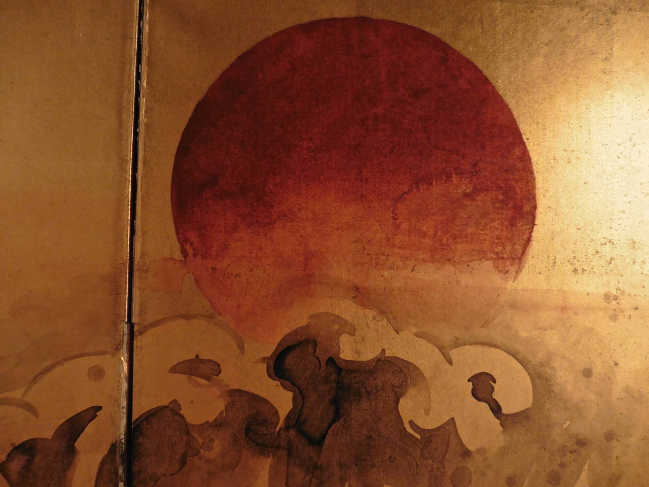 Japanese Four-Fold Screen with Painted Orange Moon on Gold Ground, circa 1880 In Good Condition In London, GB