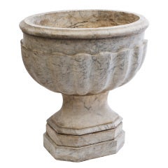 18th Century Italian Statuary Marble Oval Cistern