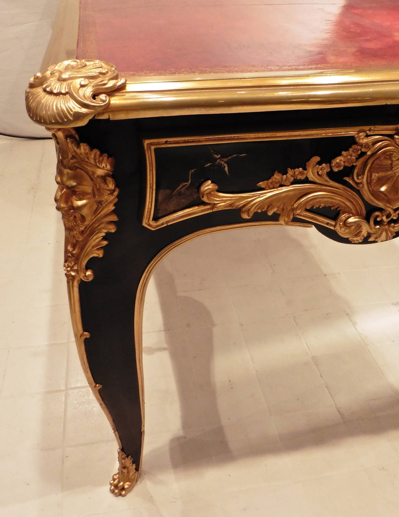 Exquisite French Chinoiserie Lacquered Bureau Plat in the Style of Dubois For Sale 4