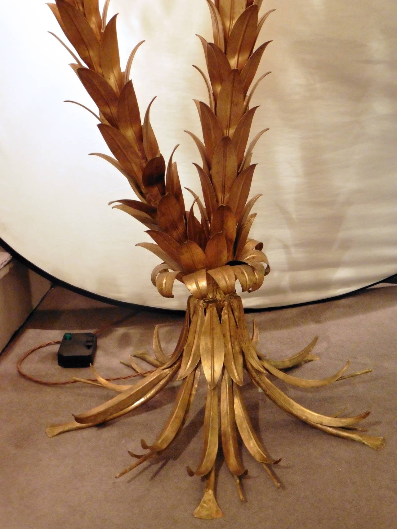 A wonderful and fine quality gilt metal palm tree light designed by Hans Kögl, Germany, circa 1960. Expertly handcrafted and with six light sources. Wired UK with dimmer switch.