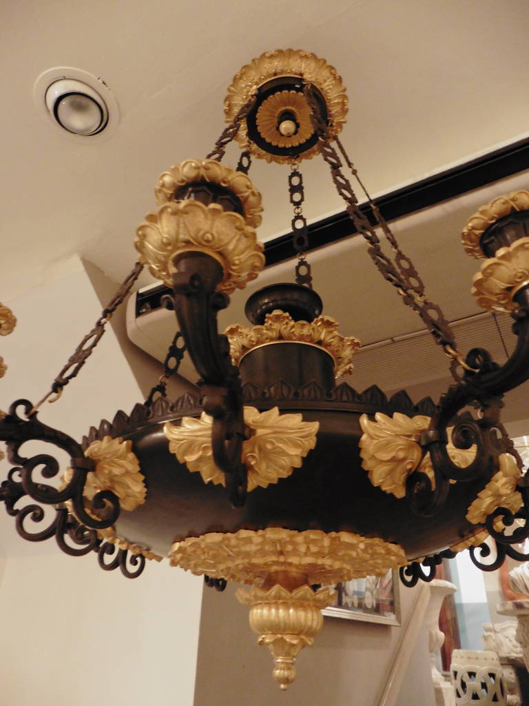 French Empire Neoclassical Bronze and Ormolu Ten-Light Chandelier, circa 1820 1