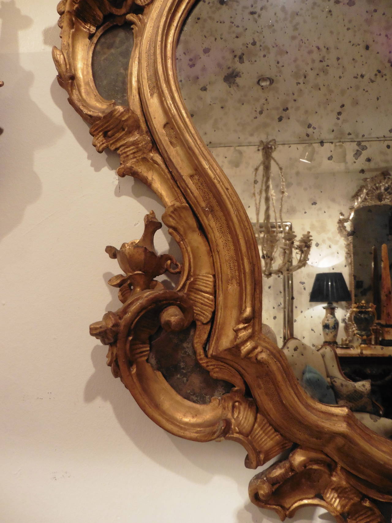 Pair of Venetian Giltwood Mirrors with Glass Candleholders, circa 1750 In Good Condition In London, GB